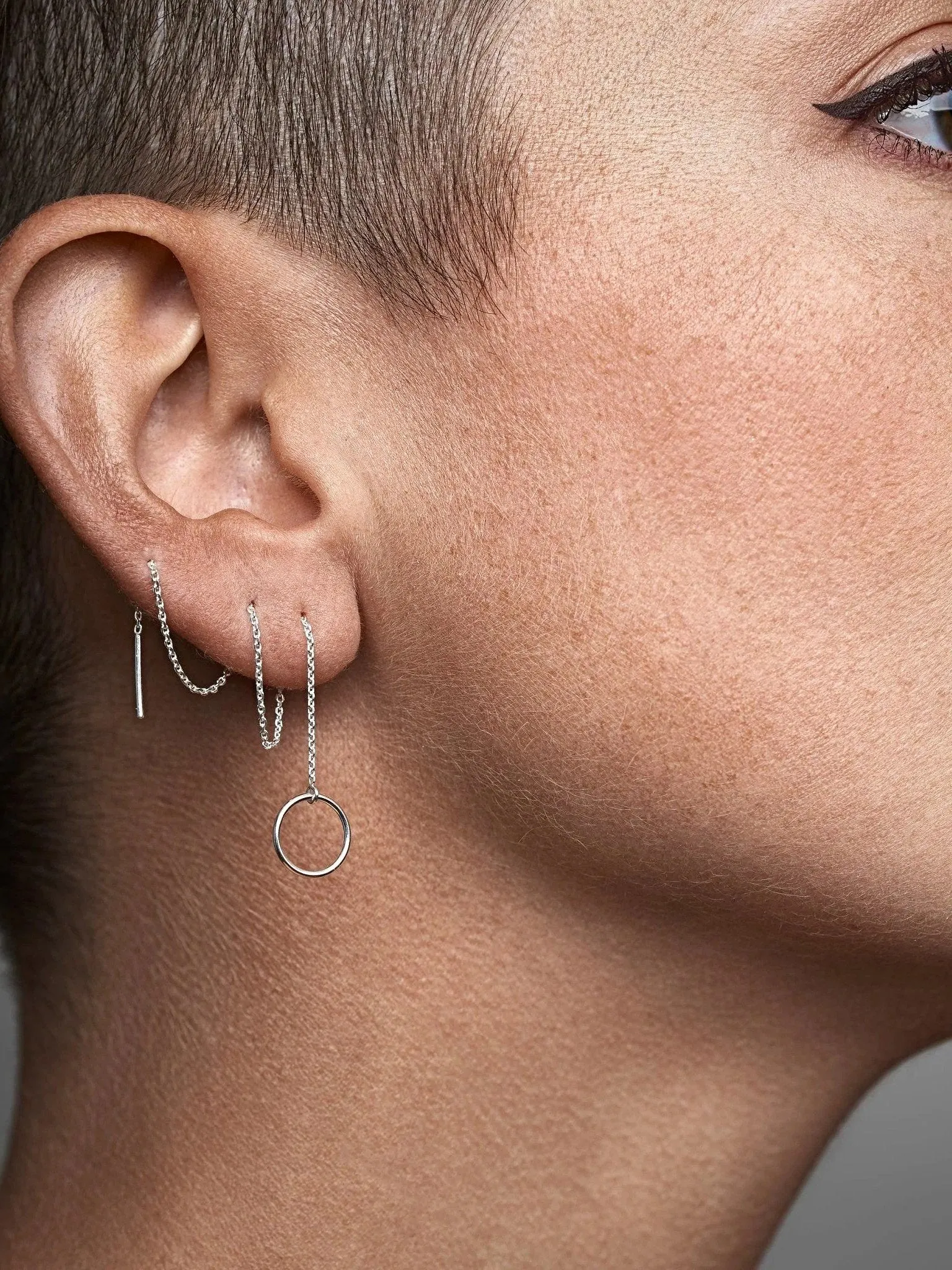 Melania Circle Ear Thread