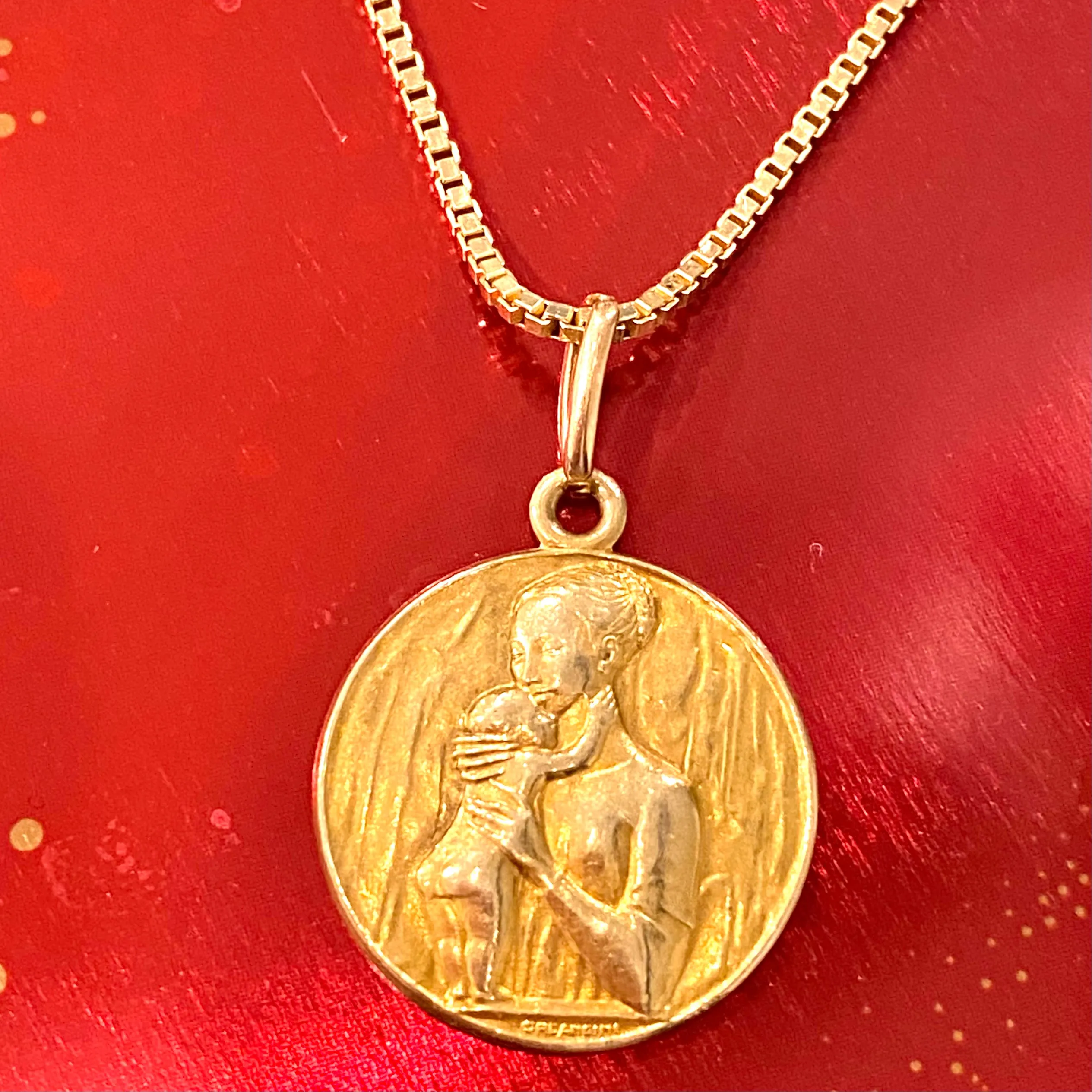 UNOAERRE Orlandini Vintage 18K Gold Pendant - Mother and Child Design with Chain